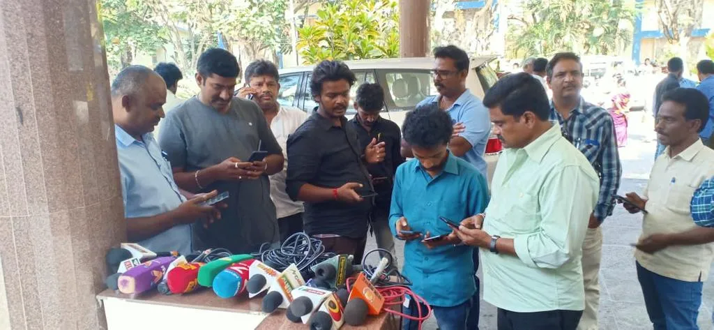 Tamil media out of Tirupati Thirumalai